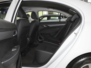 2021款UP 1.5L CVT舒适型 后排空间