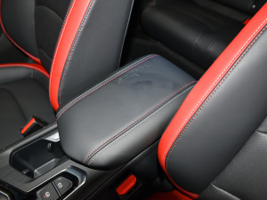 2021款1.4T CVT尊贵型 中央扶手箱