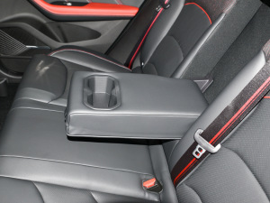2021款1.4T CVT尊贵型 后排中央扶手