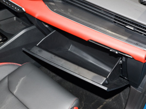 2021款1.4T CVT尊贵型 手套箱