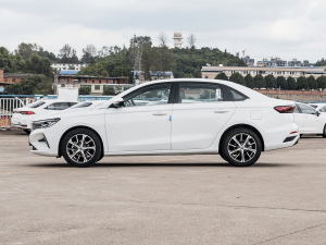 2022款第4代 1.5L CVT尊贵型 正侧（左）