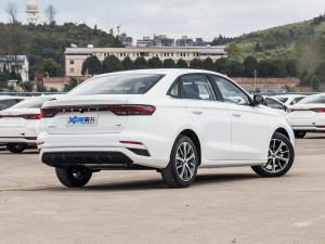 2022款第4代 1.5L CVT尊贵型 右后45度