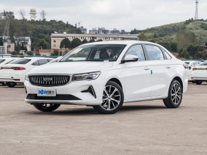2022款第4代 1.5L CVT尊贵型 左前45度