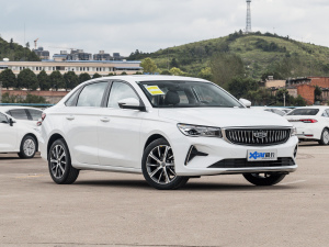 2022款第4代 1.5L CVT尊贵型 右前45度