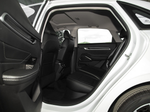 2022款第4代 1.5L CVT尊贵型 后排空间