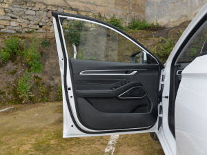2022款第4代 1.5L CVT精英型 驾驶位车门