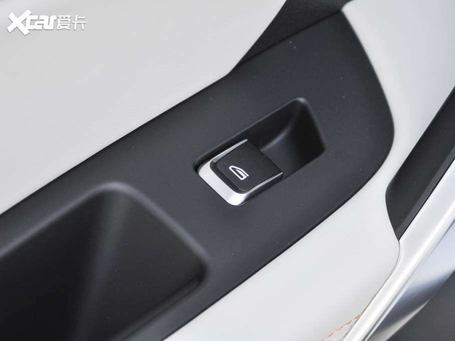 2022Խ X 1.8TD 7DCT 