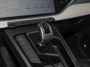 2022款X 1.8TD 7DCT 智联型 换挡杆