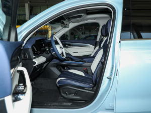 2022款1.5T 雷神Hi·X油电混动版 Super睿 前排空间