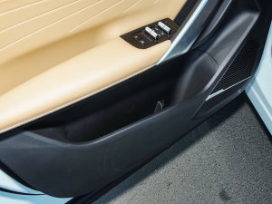 2023款2.0TD DCT尊贵型 前门储物空间