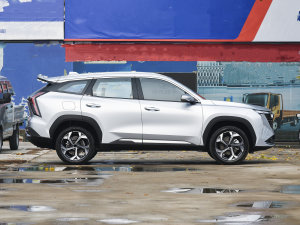 2023款1.5TD DCT尊贵型 正侧（右）