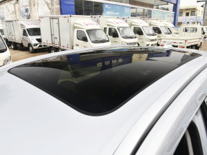 2023款1.5TD DCT尊贵型 车顶