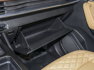 2023款2.0T DCT豪华型 手套箱