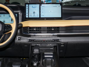 2023款2.0T DCT豪华型 中控台