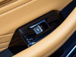 2023款1.5T DHT增程电动旗舰版 后排车窗控制区