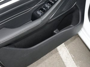 2023款第4代冠军版 1.5L CVT尊贵型 前门储物空间