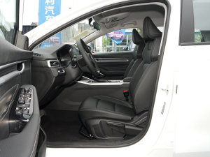 2023款第4代冠军版 1.5L CVT豪华型 前排空间