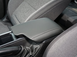 2023款第4代冠军版 1.5L 手动豪华型 中央扶手箱