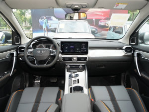 2023款1.5T DCT铂金版 内饰全景