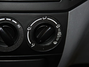 2013款1.5L 手动精英版 中控区