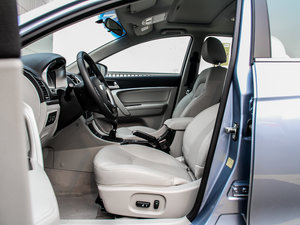 2014款三厢 1.3T 手动精英型 前排空间