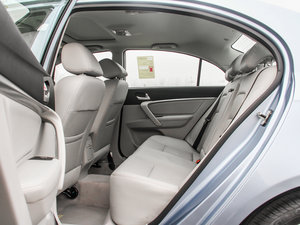 2014款三厢 1.3T 手动精英型 后排空间