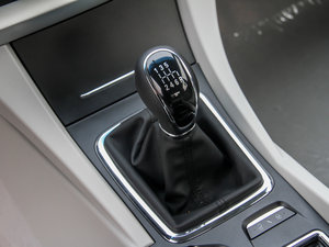 2014款三厢 1.3T 手动精英型 换挡杆