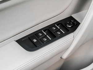 2014款三厢 1.3T 手动精英型 主驾车窗控制区	