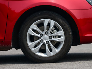 2014款三厢 1.3T CVT尊贵型 轮圈