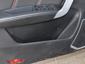 2015款运动版 2.0L 自动尊贵型 前门储物空间