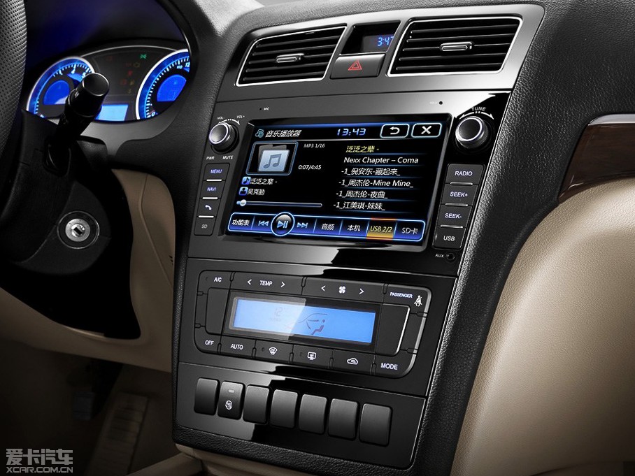 2015���EC8 2.0L �Ԅ����F��