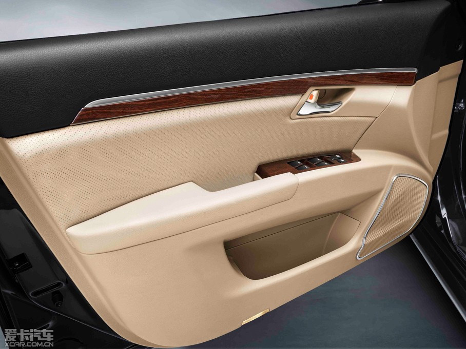 2015���EC8 2.0L �Ԅ����F��