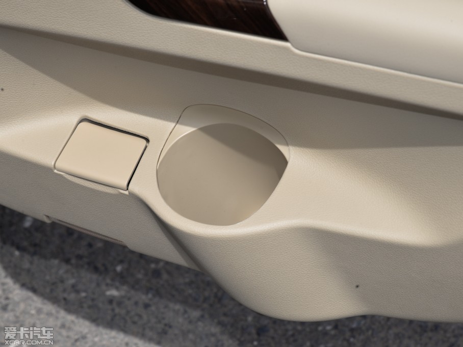 2015���EC8 2.0L �ԄӾ�Ӣ��