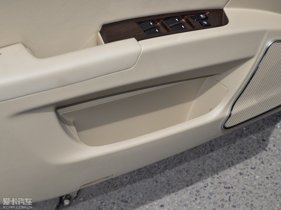 2015���EC8 2.0L �Ԅ����F��