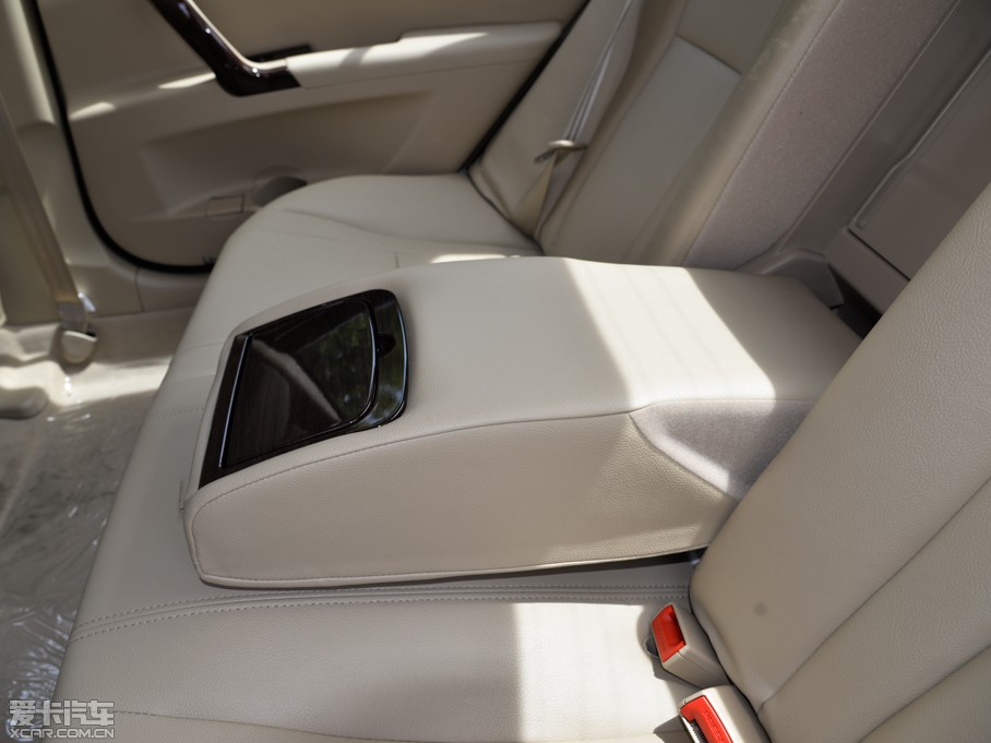 2015���EC8 2.0L �Ԅ����F��