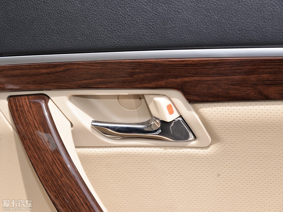 2015���EC8 2.0L �Ԅ����F��