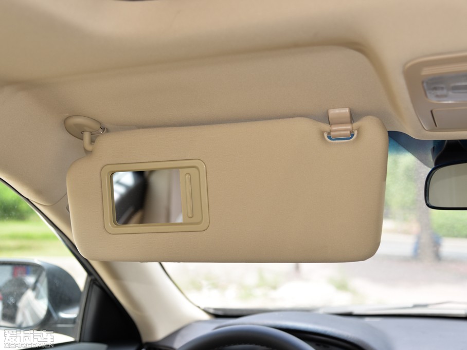 2015���EC8 2.0L �Ԅ����F��