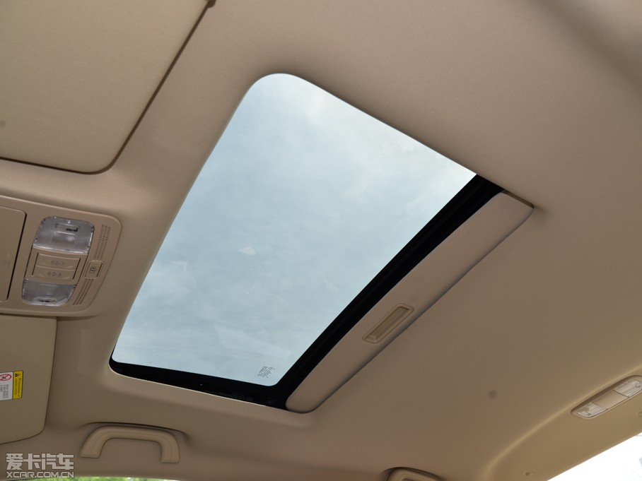 2015���EC8 2.0L �Ԅ����F��