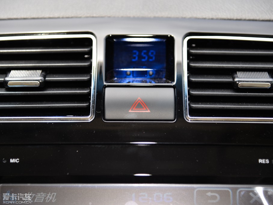 2015���EC8 2.0L �Ԅ����F��