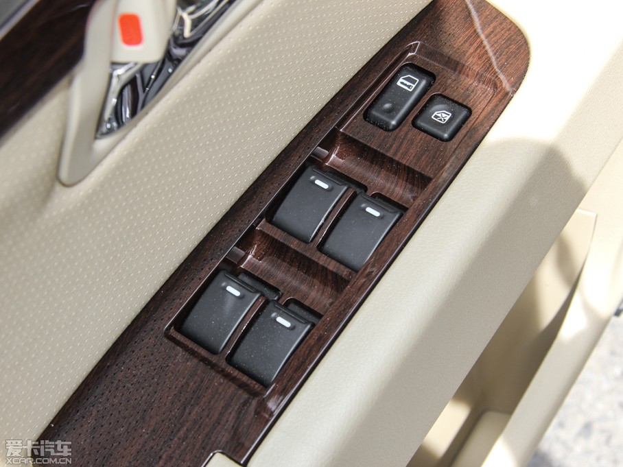 2015���EC8 2.0L �ք��Mȡ��