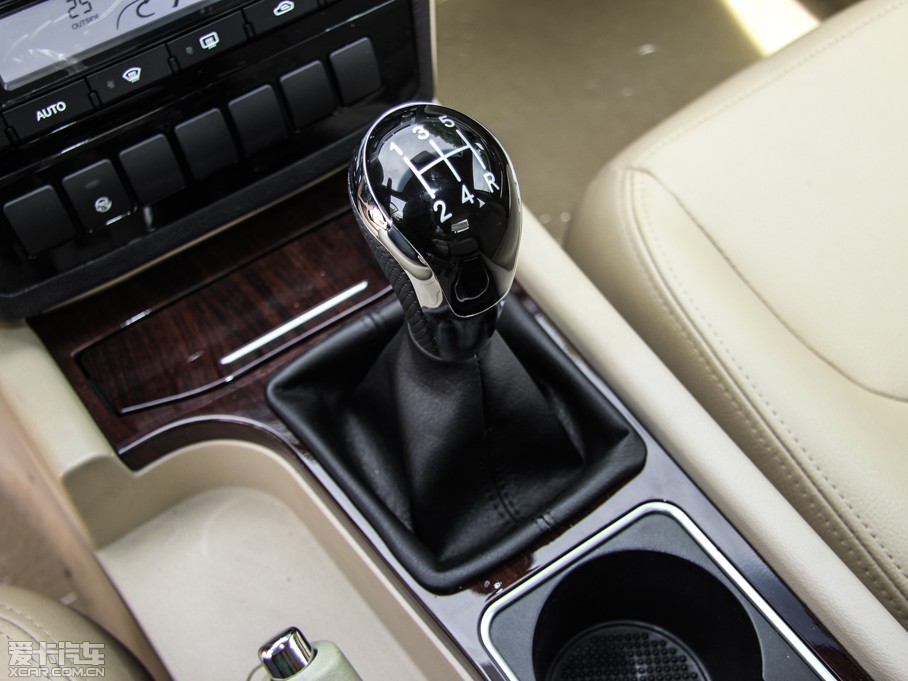 2015���EC8 2.0L �ք�(d��ng)�M(j��n)ȡ��