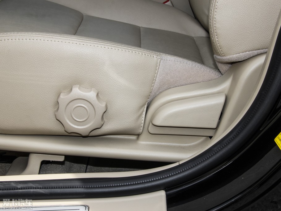 2015���EC8 2.0L �ք��Mȡ��