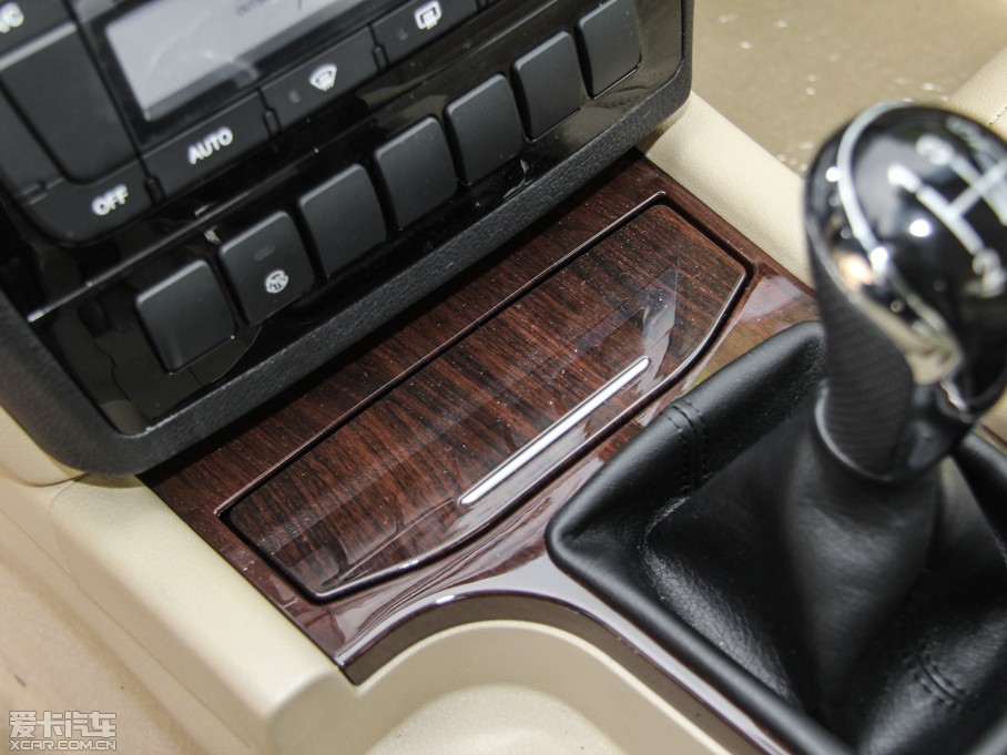 2015���EC8 2.0L �ք��Mȡ��