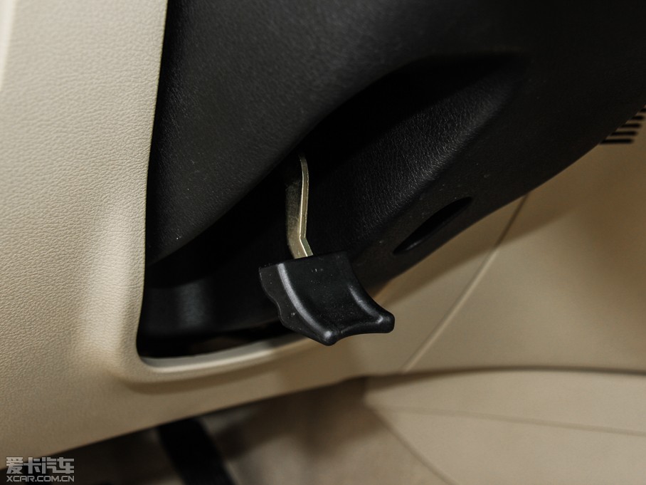 2015���EC8 2.0L �ք��Mȡ��