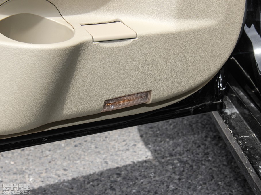 2015���EC8 2.0L �ք��Mȡ��