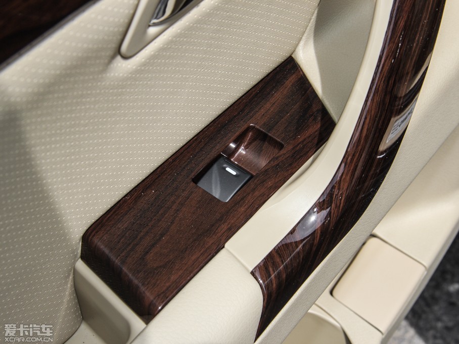 2015���EC8 2.0L �ք��Mȡ��