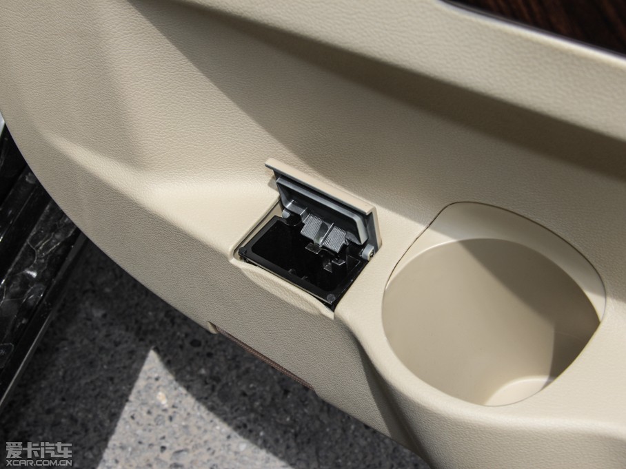 2015���EC8 2.0L �ք��Mȡ��