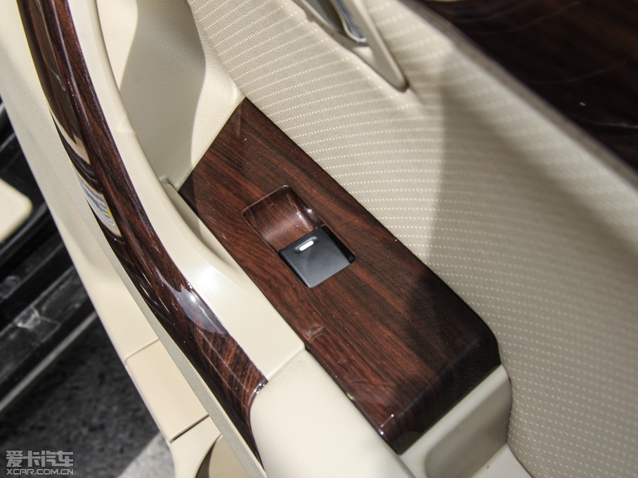 2015���EC8 2.0L �ք��Mȡ��