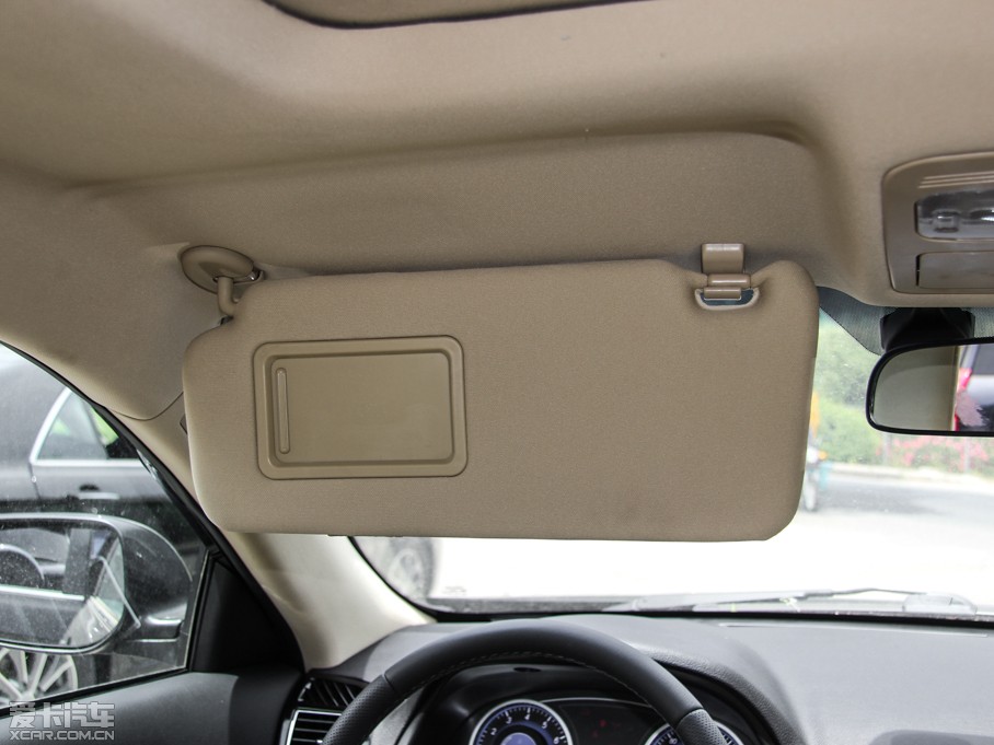 2015���EC8 2.0L �ք��Mȡ��