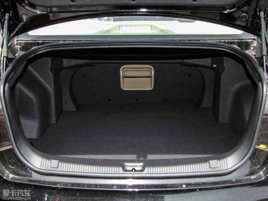 2015���EC8 2.0L �ք��Mȡ��